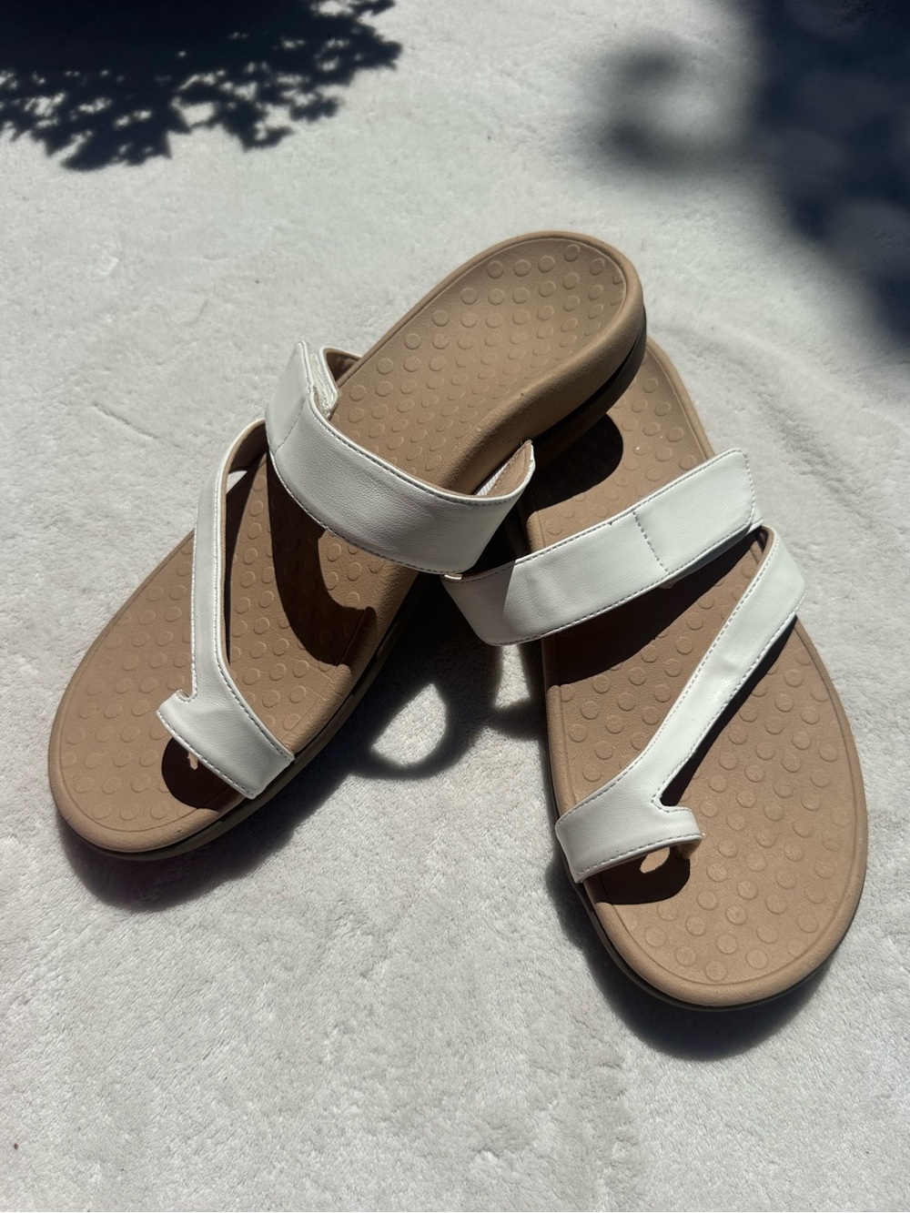 Vionic Morgan sandal size 11 White and Tan Triple-Strap Comfort Sandals
